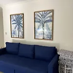 Cosy Central Burleigh Getaway
