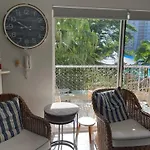 Cosy Central Burleigh Getaway