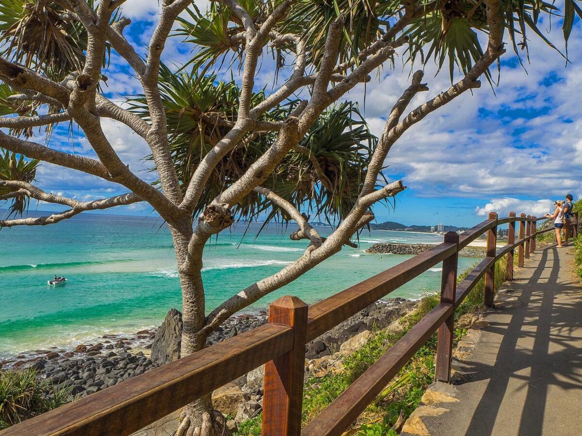 Cosy Burleigh Getaway! Apartment